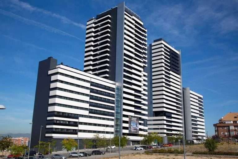 Materiales Sika en el sellado de la fachada acristalada de los dos nuevos rascacielos de Madrid