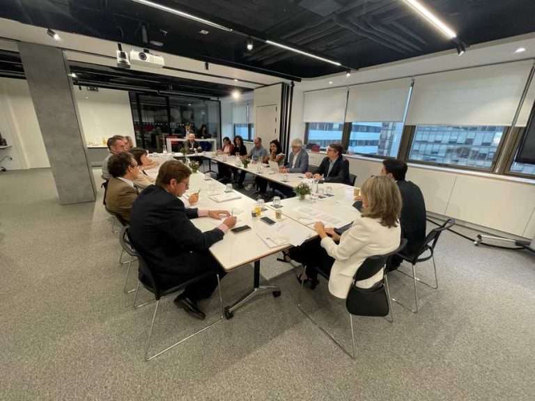 La banca puede impulsar la descarbonización del 80 % de las viviendas en España con la financiación de su rehabilitación