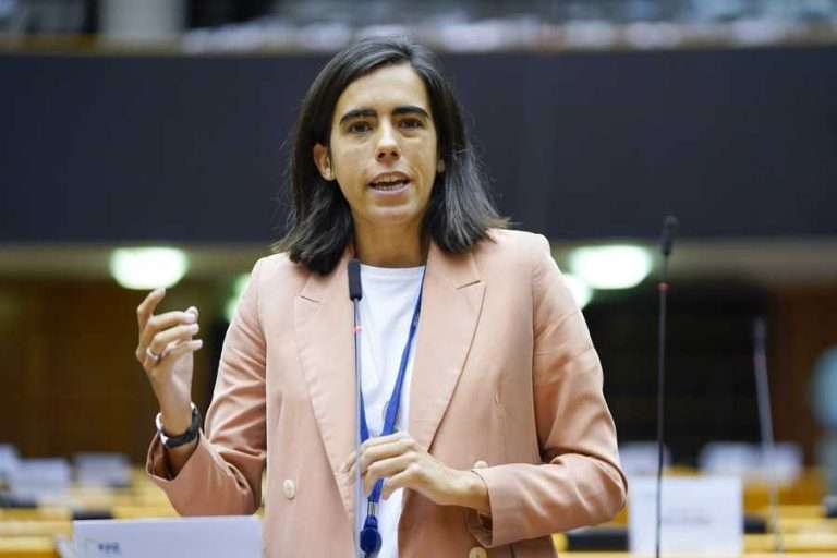 El Parlamento Europeo pide reducir la burocracia y la carga fiscal a las empresas europeas