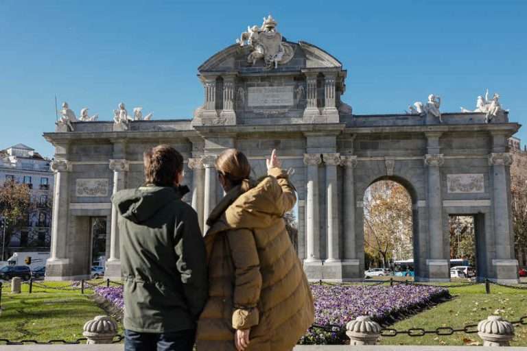 La Puerta de Alcalá ya luce en todo su esplendor, tras concluir los trabajos de restauración