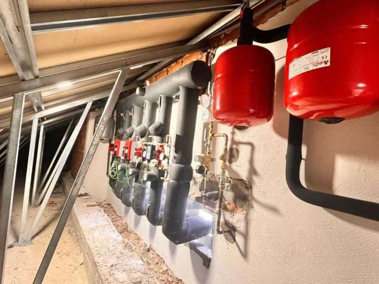 Instalación de aerotermia en un bloque de viviendas de Aranjuez