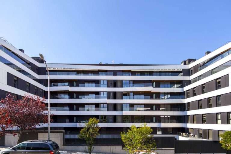 Lantania firma dos contratos para la construcción de 200 viviendas por un valor de 30 millones