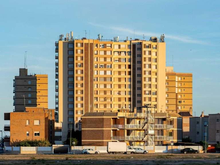 La escasez de oferta es un “problema crítico” que seguirá disparando los precios de la vivienda y “empeorará mes a mes”, advierten los expertos