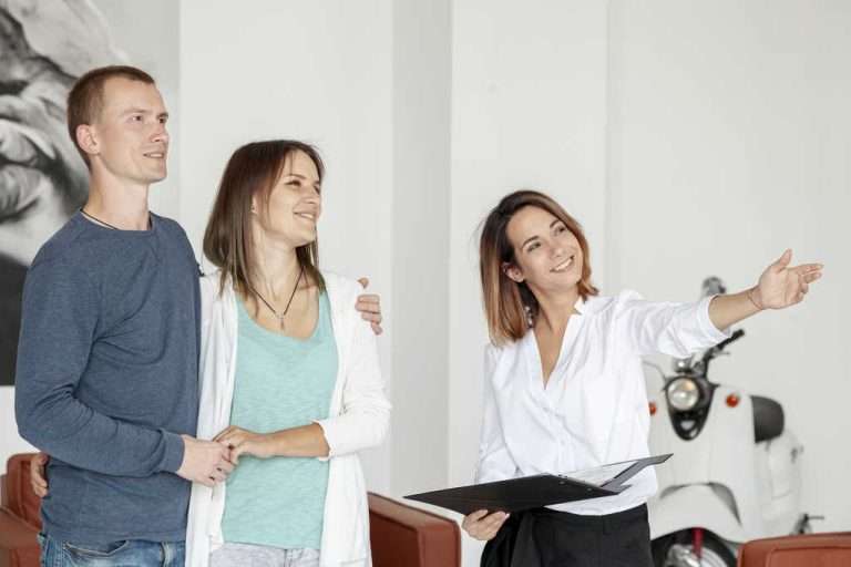 Los altos precios alejan a los jóvenes de la compra de vivienda