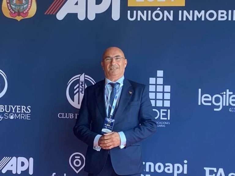 Ángel Martínez León toma las riendas del Consejo General de COAPIS