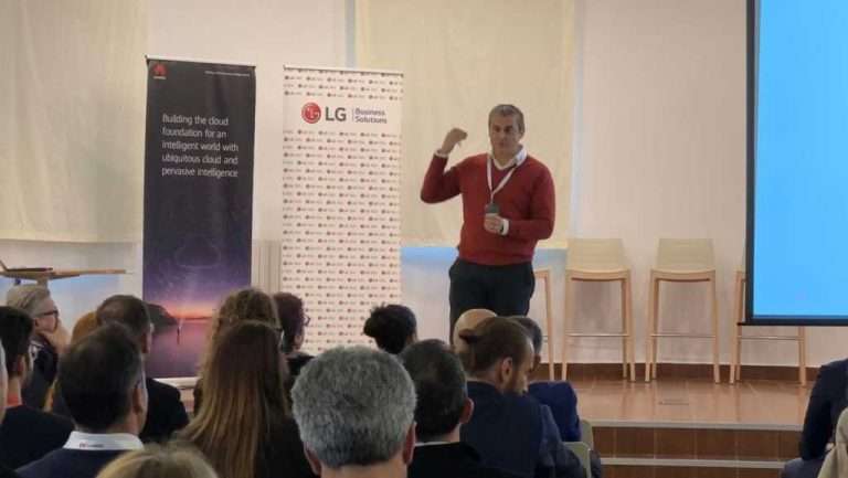 Pie de foto: Xavier Martín, fundador y director general de Turijobs durante su intervención