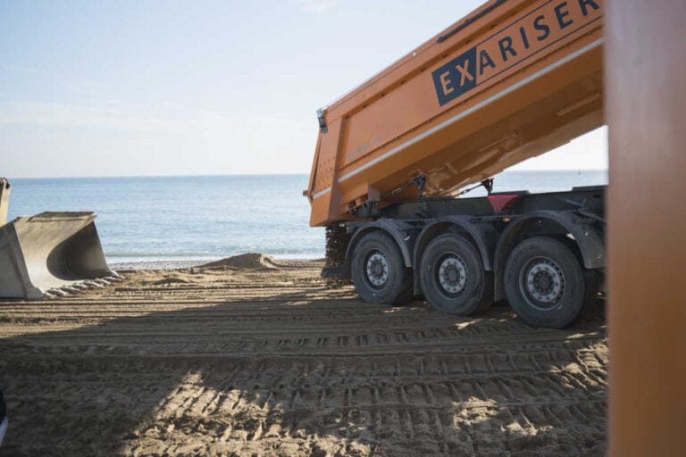 Aporte de cerca de 50.000 m3 de arena para proteger las playas de la ciudad
