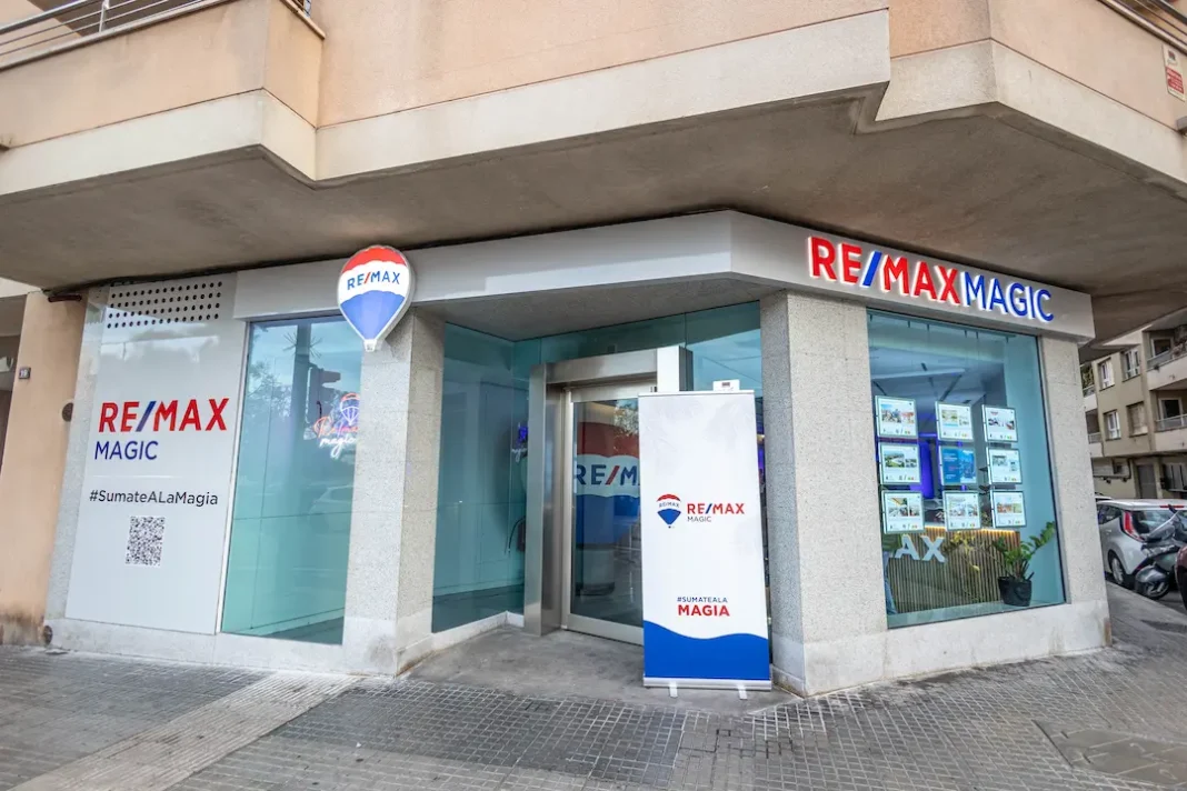 REMAX Magic REMAX MAGIC INAUGURA NUEVAS INSTALACIONES EN PALMA DE MALLORCA CON LA PRESENCIA DE JAIME SUÁREZ, DIRECTOR DE OPERACIONES DE REMAX ESPAÑA