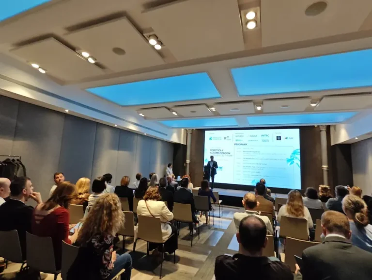 Barcelona acoge la primera jornada de robótica colaborativa para redefinir la operativa hotelera