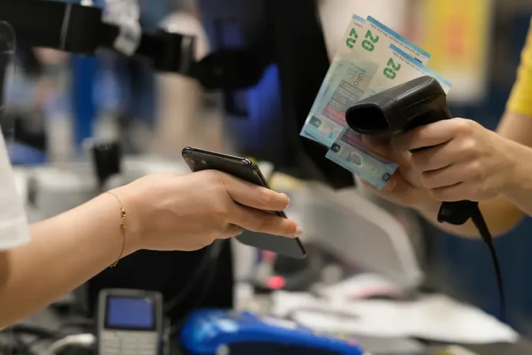 El efectivo vuelve a ser esencial: Topii una aplicación que transforma comercios en cajeros automáticos