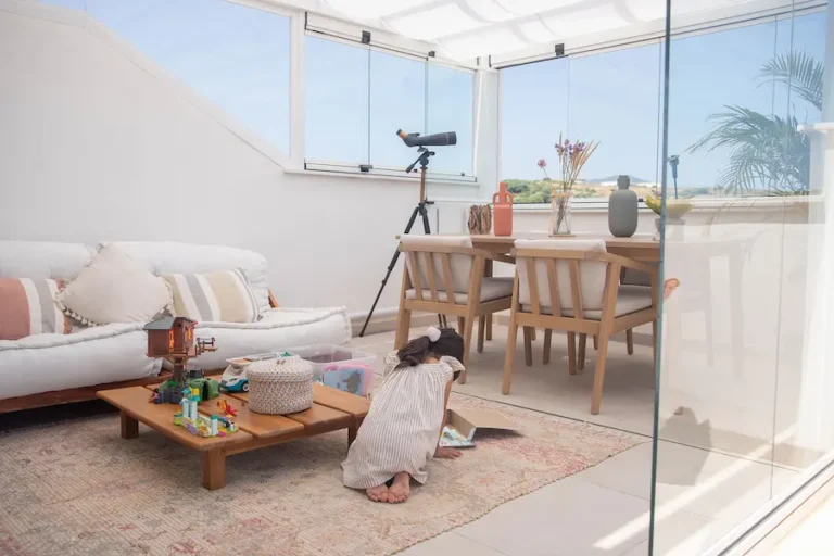 Más del 50 % de los españoles prioriza vivir con terraza o jardín