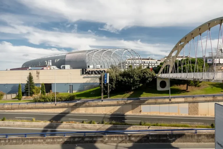 Castellana Properties adquiere el centro comercial Berceo por 108 millones de euros