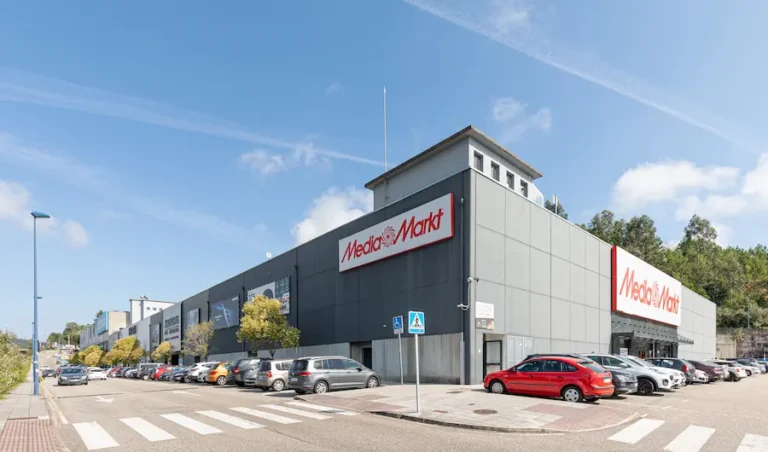 Redevco adquiere tres parques comerciales en España