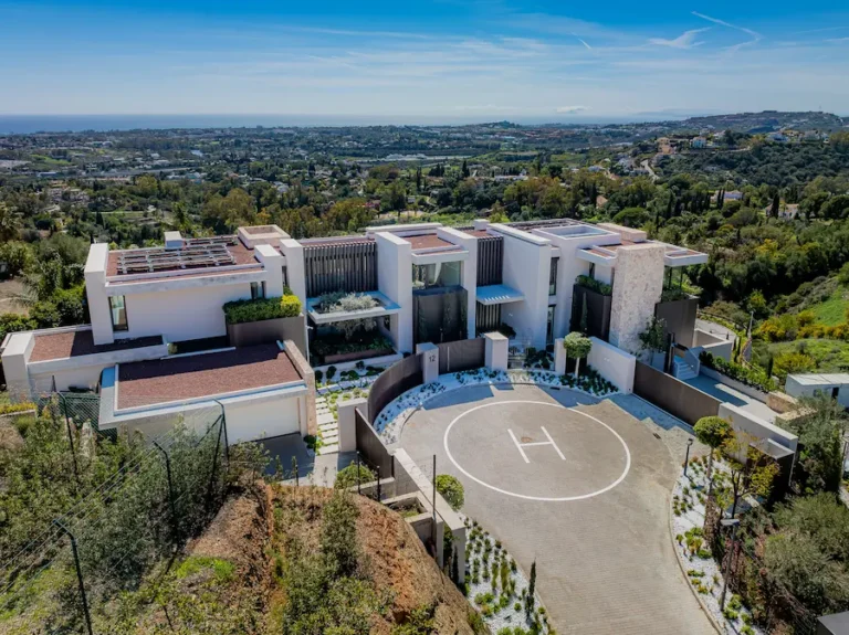 Costa Sunsets lanza buscador inmobiliario con IA en Marbella