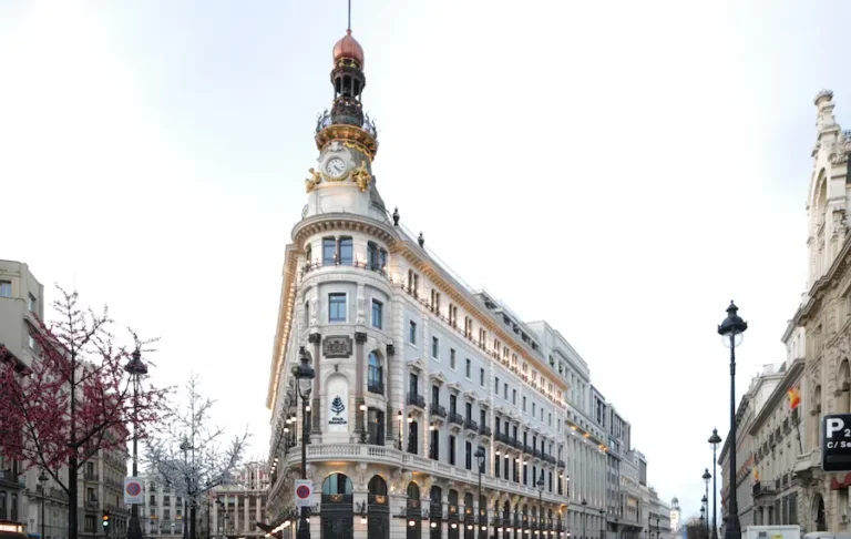 Mohari Hospitality dueño único Four Seasons Hotel Madrid